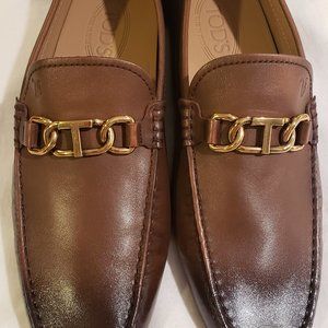 Tod's Brown Leather Driver with Gold Chain Logo